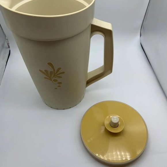 Vintage 1970s Tupperware Almond Harvest 1 Quart Retro Beverage Pitcher - Picture 14 of 16
